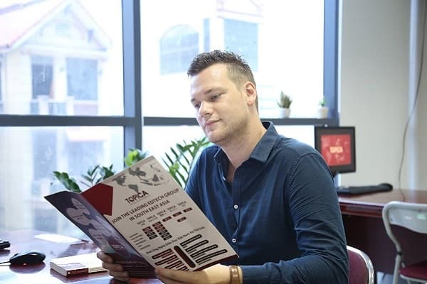 Thầy Mark Thierens